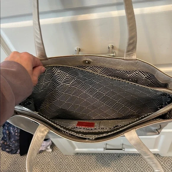 Stylish Silver Tote Bag - Picture 4 of 10